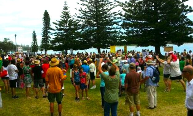 Meeting of minds at Port Macquarie #MarchInMarch attracts a drone @deanhepburn reports