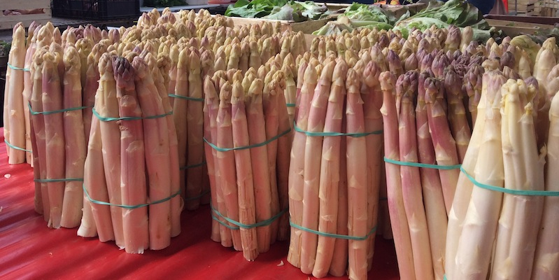 Locally-grown white asparagus at Cahors market.