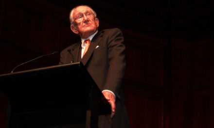 Former Prime Minister @MalcolmFraser12 call for new #auspol party of values and decency. @Jansant reports