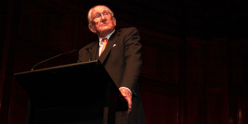 Former Prime Minister @MalcolmFraser12 call for new #auspol party of values and decency. @Jansant reports