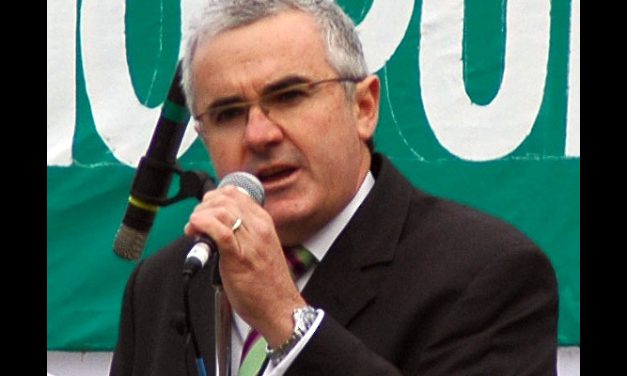 Wilkie and Barns turn up #refugees heat on Abbott with “comprehensive brief” to ICC. @Jansant reports