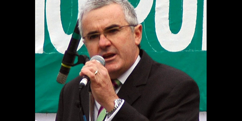 Wilkie and Barns turn up #refugees heat on Abbott with “comprehensive brief” to ICC. @Jansant reports