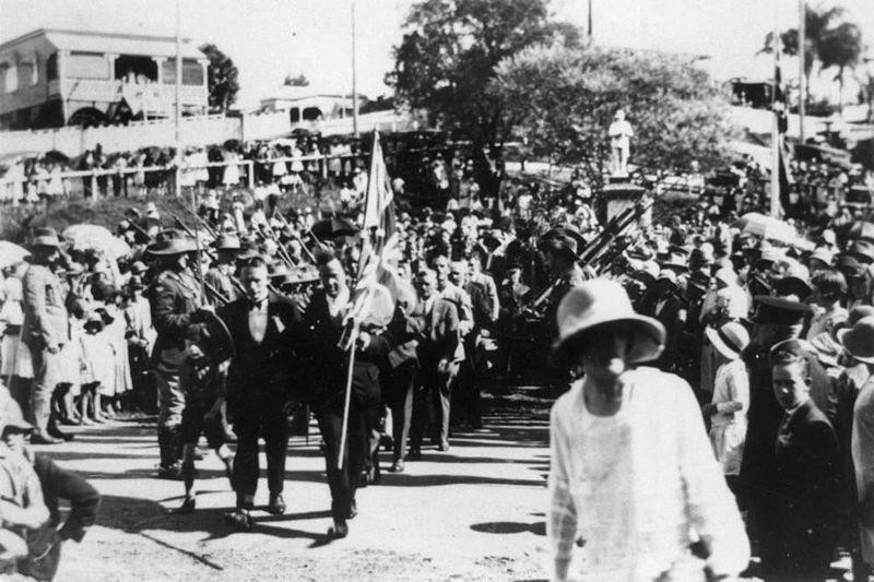 Anzac Day march at Manly, Brisbane, 1922. Photo: John Oxley Library, State Library of Queensland