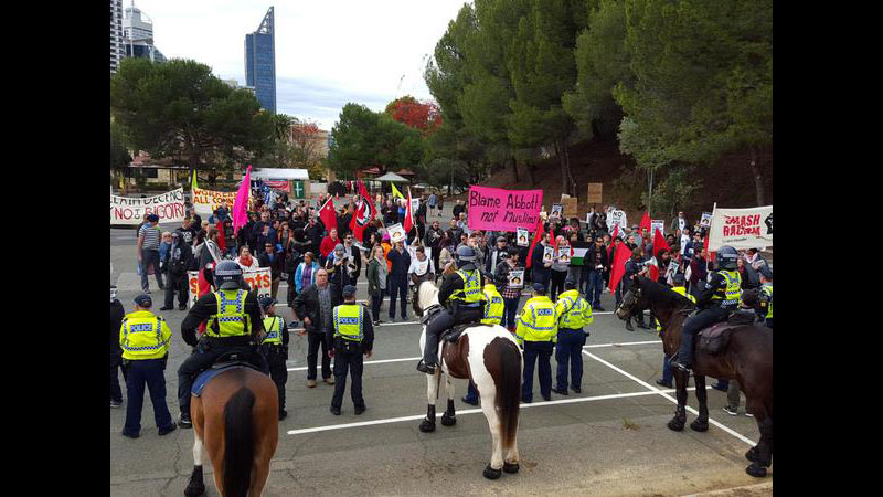 Supporters of the Anti Racist Movement face off against Reclaim Australia supporters in Perth: Rick Hoyle – Mills reports