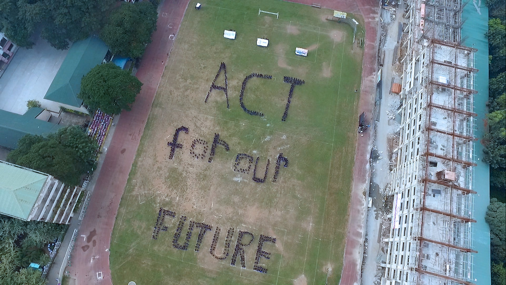 Pasig City, Philippines asks world leaders to "act for our future". Photo: 350.org