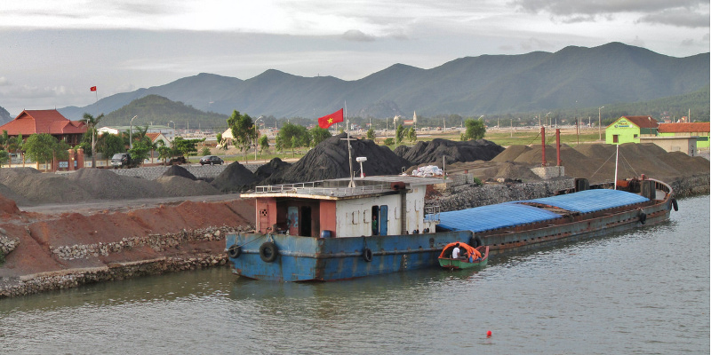 Photo: garycycles/flickr CC-by-2.0  Coal stockpiled at a river wharf, Viet Nam, Nghệ An, Hoàng Mai
