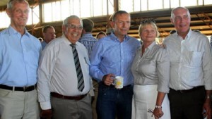 Despite the severity of the drought, Diamantina and Barcoo mayors Geoff Morton and Julie Groves were able to take home news of the promise of optic fibre for their communities after meeting with Prime Minister Tony Abbott and deputy PM Warren Truss in Longreach on Saturday.