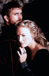 Mel Gibson and Glenn Close in Hamlet (1991).